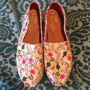 Like New Alien Print Toms Slip Ons